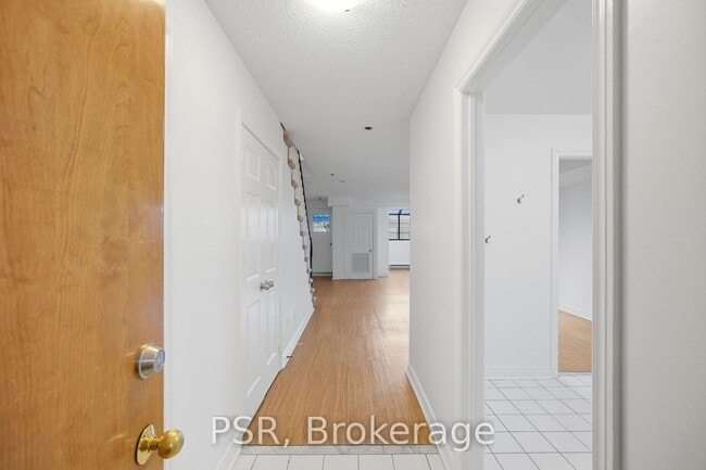 Photo - 3314 Yonge St