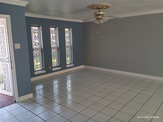 Building Photo - 2722 Lower Valley Dr Rental