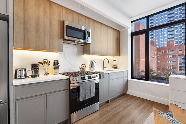 Photo - 2266 Cropsey Ave Unit ID1056673P