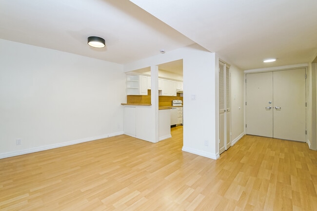 Building Photo - 4807 Woodley Ave Unit 208 Rental