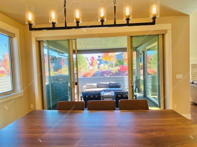 Photo - Luxury Single-Level 3BR - 3.5BA Living in Tetherow