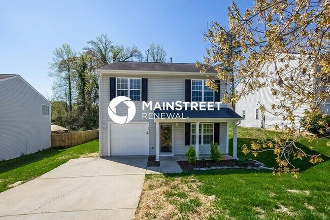 Building Photo - 3 Bedroom Pet-Friendly Home in Charlotte, NC with Main Street Renewal