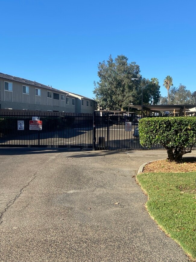 Photo - Silk Oak Apartments