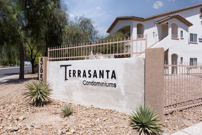 Building Photo - Adorable 2 Bedrooms Condo on the Second Floor