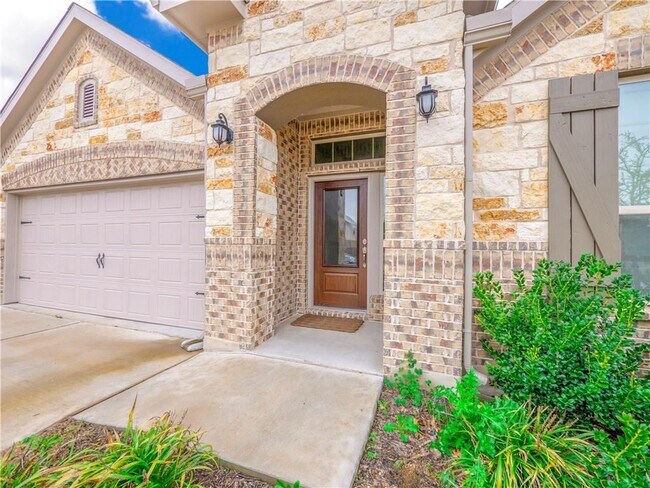 Photo - 221 Tinto St