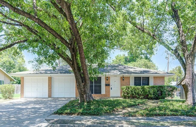 Photo - 1102 Alden Dr