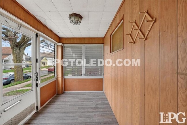 Photo - 128 Carbon St