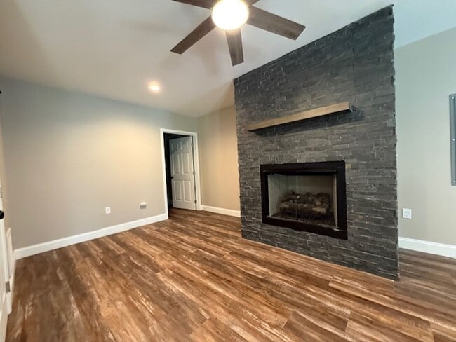 Building Photo - Easy Access to ALL Surrounding Counties!!! Rental