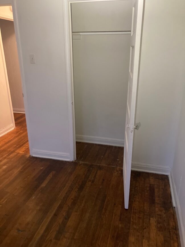 Building Photo - 525 Walton Ave Rental