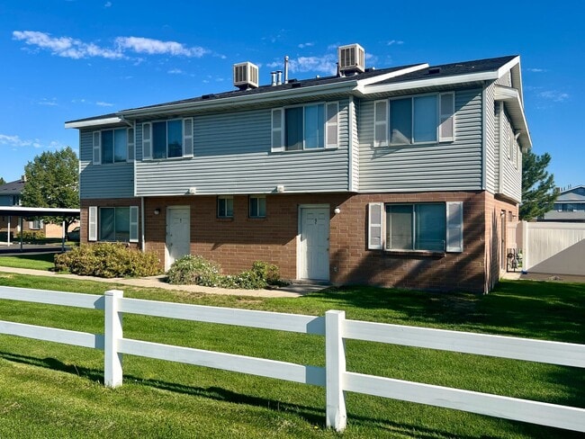 Photo - 3 bed 1.5 bath townhome/condo available soon!