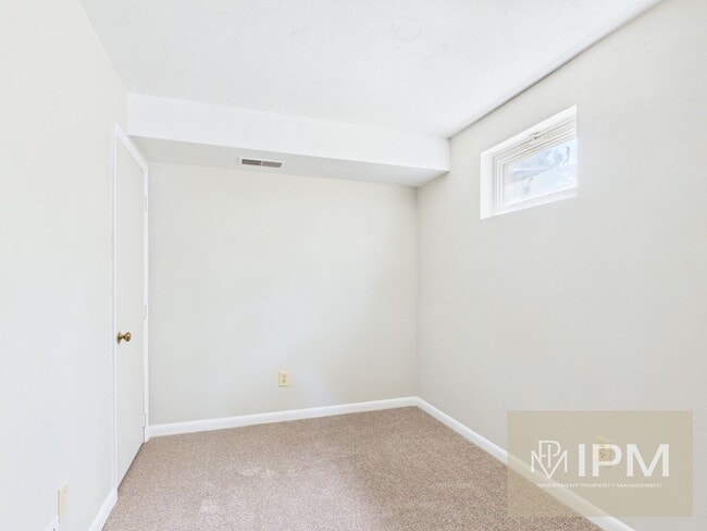 Photo - Charming York Township 3 Bedroom Condo | Attached Garage & Central Air!!