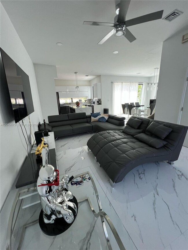 Photo - 2342 McKinley St