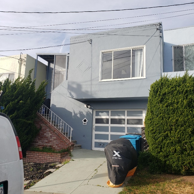 Building Photo - 106 Sargent St