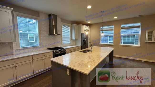 Photo - Spacious Issaquah Townhome w/ Entry-Level Suite & 2-Car Garage