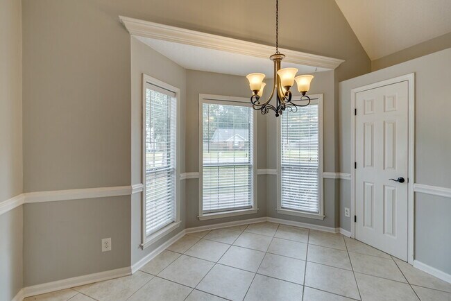 Photo - All brick home in the center of Richmond Hill