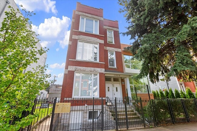 Building Photo - 1905 W Huron St Rental
