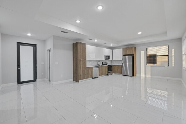 Photo - 2919 65th St W