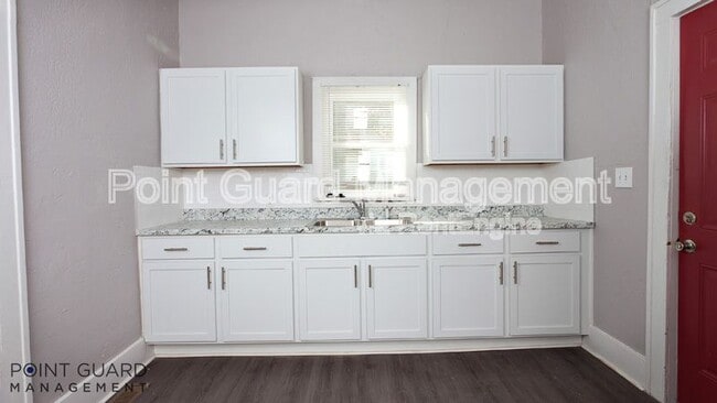 Photo - 635 S Sycamore St