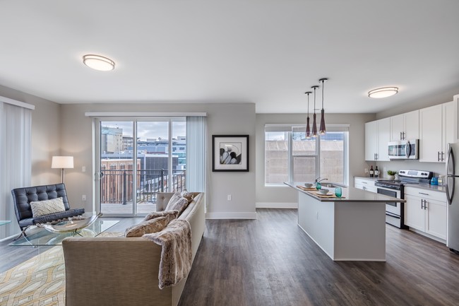 Building Photo - 223 E Town Rental
