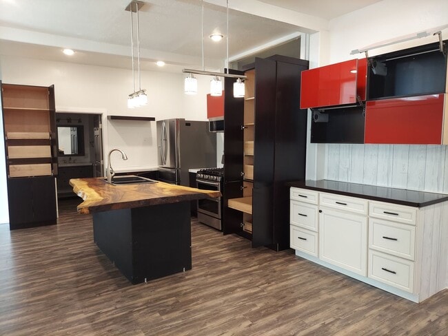 Building Photo - r221-7 Unit 7 3rd ave