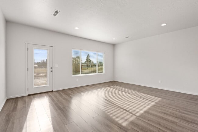 Photo - 4804-4806 E Fairview Ave