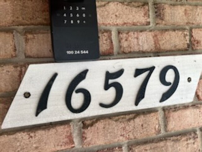 Photo - Roseville 8 Unit Unidad 16579