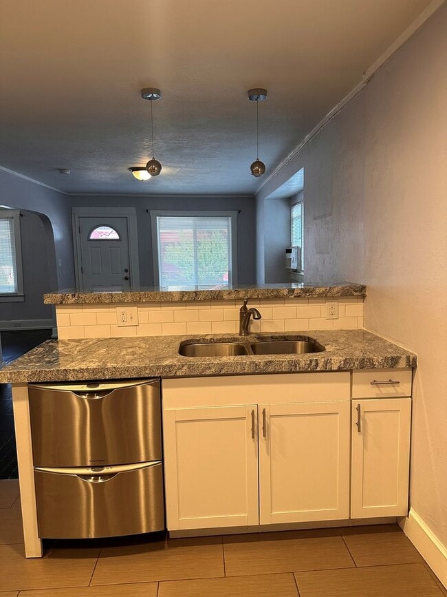 Photo - 3 Bedroom Home Across From Trolley Square