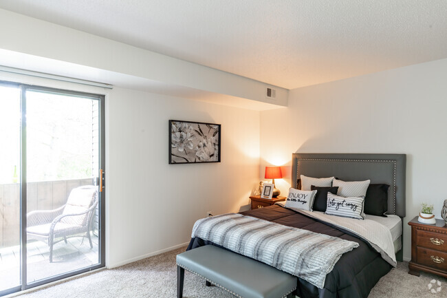 2BR, 1BA - 874SF