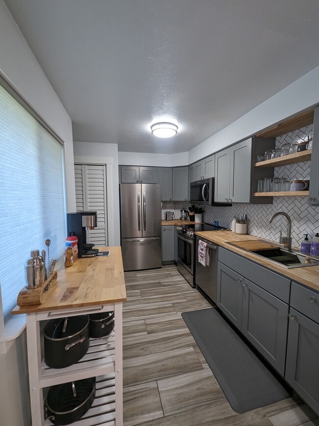 Photo - 902 Karrow Ave