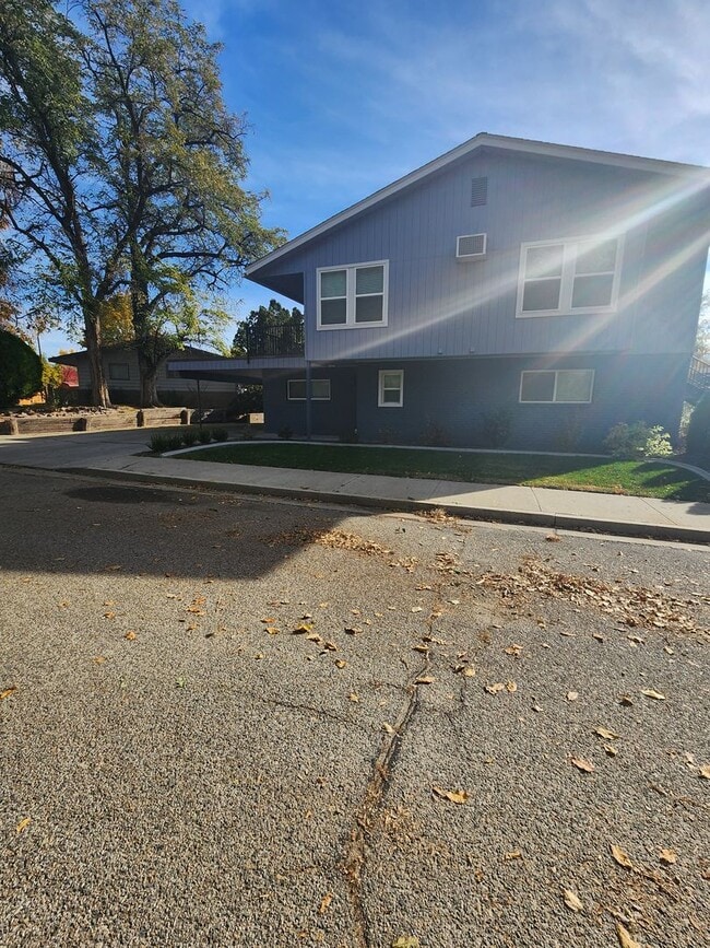 Photo - Stunning 2 Bedroom 2 Bathroom Home In Paye... Unidad 2025 Moss Drive #4