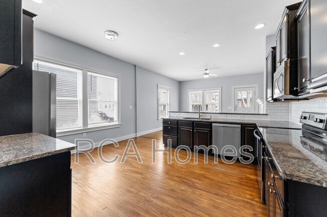 Photo - 613 E New York St