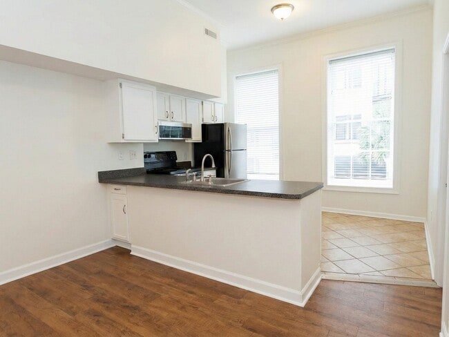 Photo - 235 King St Unit 1