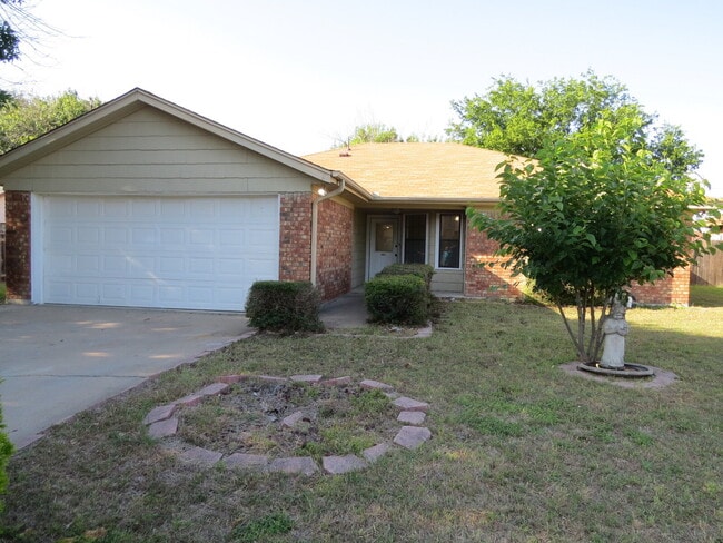 Building Photo - "Charming 3-Bedroom Oasis with Granite Touches & Cozy Fireplace on Sagebrush Drive!"
