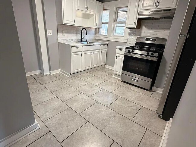 Building Photo - 10 Batter Terrace