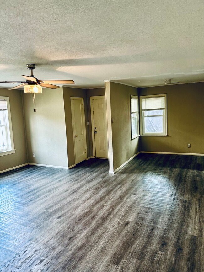 2365 W Wedington Dr