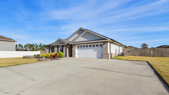 Photo - 3214 Caitlin St