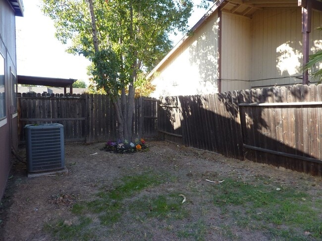 Photo - 2 Bedroom Duplex for Rent with Garage