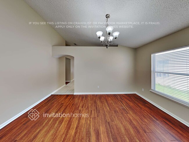 Photo - 1325 River City St