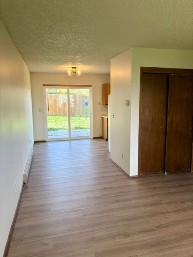 Building Photo - NEWLY UPDATED 2-Bed / 1-Bath Home – Bozeman, MT
