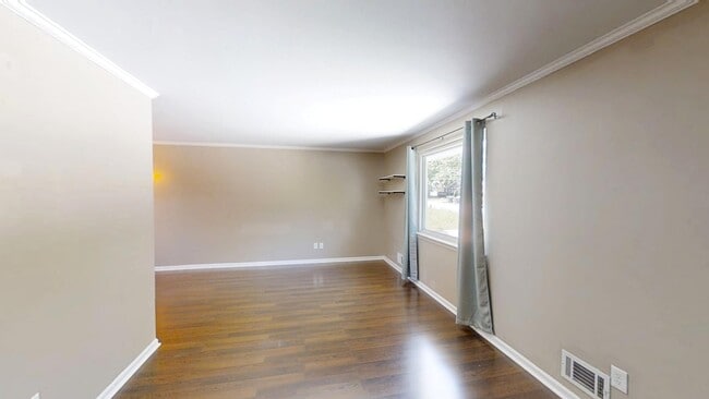 Photo - 321 Oak Lake Dr