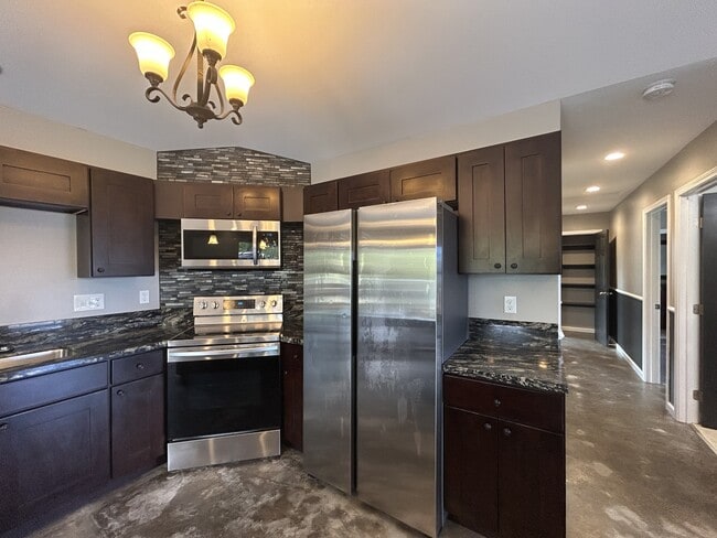 Photo - 16-2106-2106 Silversword Dr