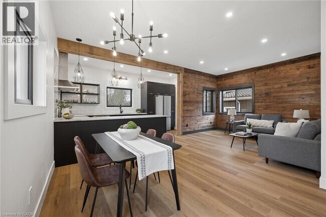 Photo - 215 Winstanley St