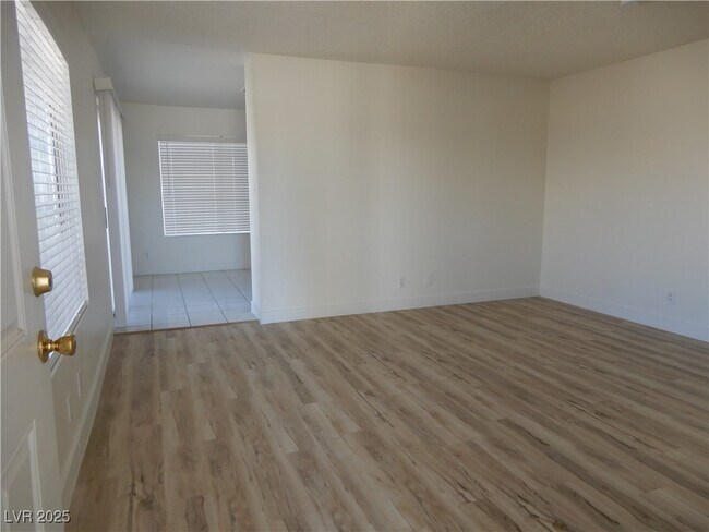 Photo - 4474 Bramblewood St