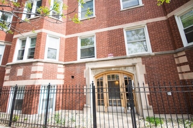 Building Photo - 1730 W Foster Ave Unit 3 Rental