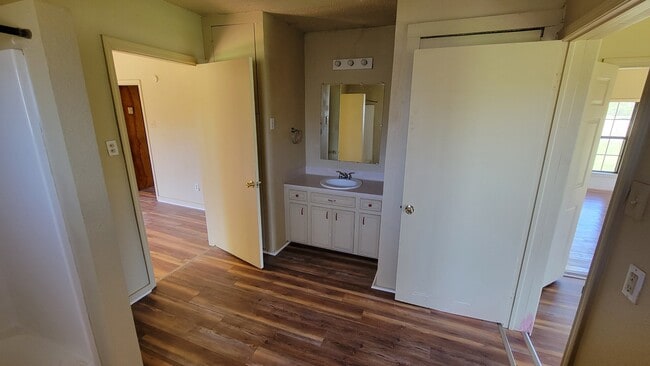 Photo - 120 N Front St