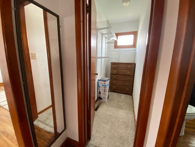 Photo - 900 4th Ave NE