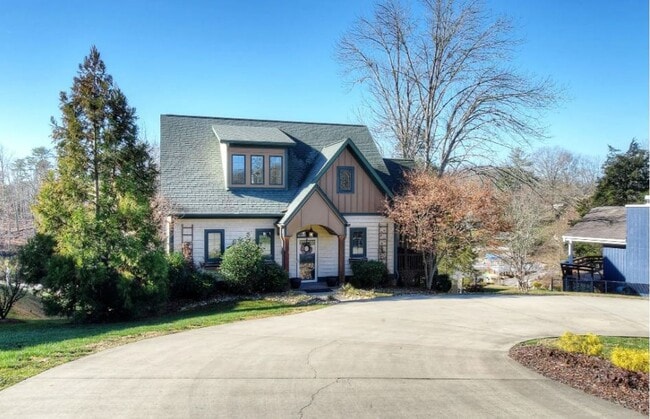 121 Lake Haven Dr
