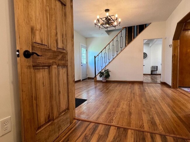 Building Photo - Detroid Shoreway Renovated  4 Bedroom, 2 B... Rental