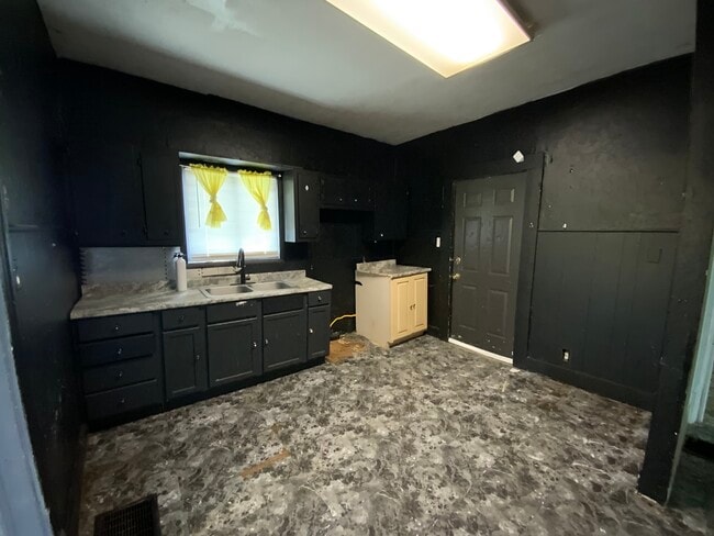 Photo - 1102 N Bowman Ave