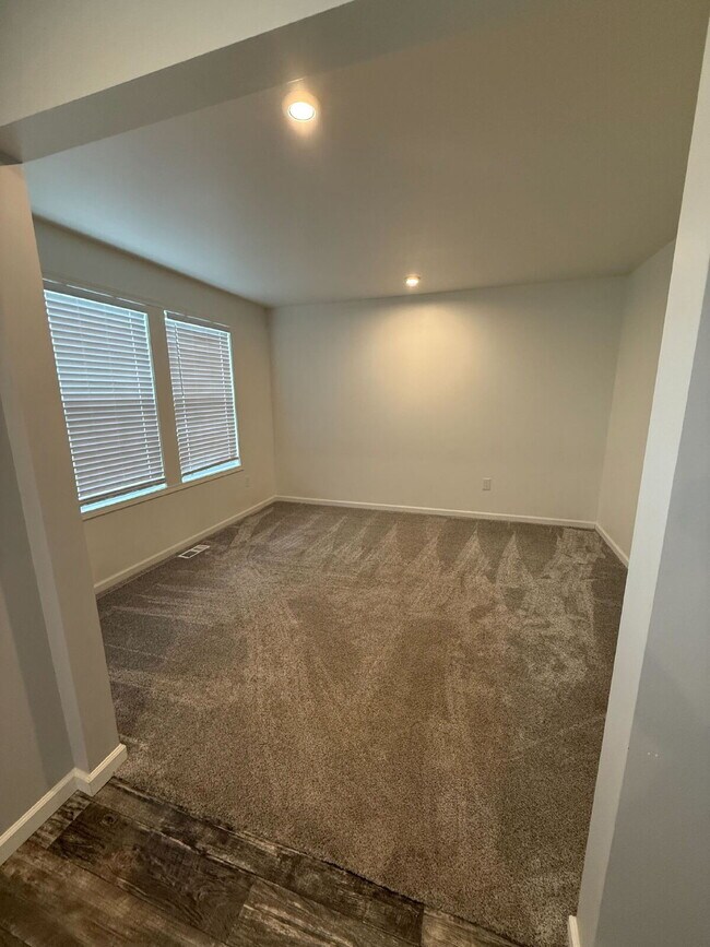 Photo - Spacious 4-Bedroom Home with 3 Full Baths in Swartz Creek